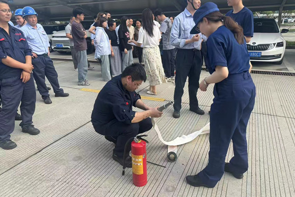 筑牢安全防线！奇亿金属开展全员安全消防实战培训 图3